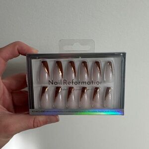 Reformation Brown and White Nail Set